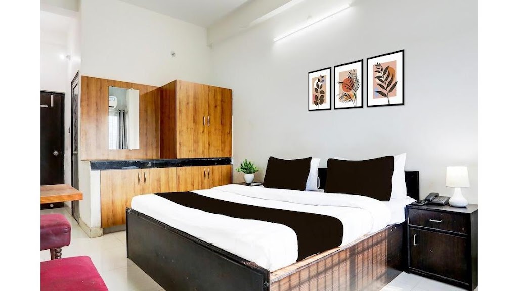 Super Townhouse Divyanagar Formerly Shivam Grand Ranidiha Tiraha