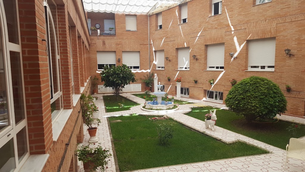 Residencia De La Tercera Edad Virgen de la Sierra — Exterior