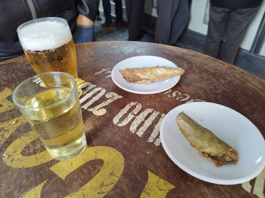 Taberna El Pili — Comida y bebida