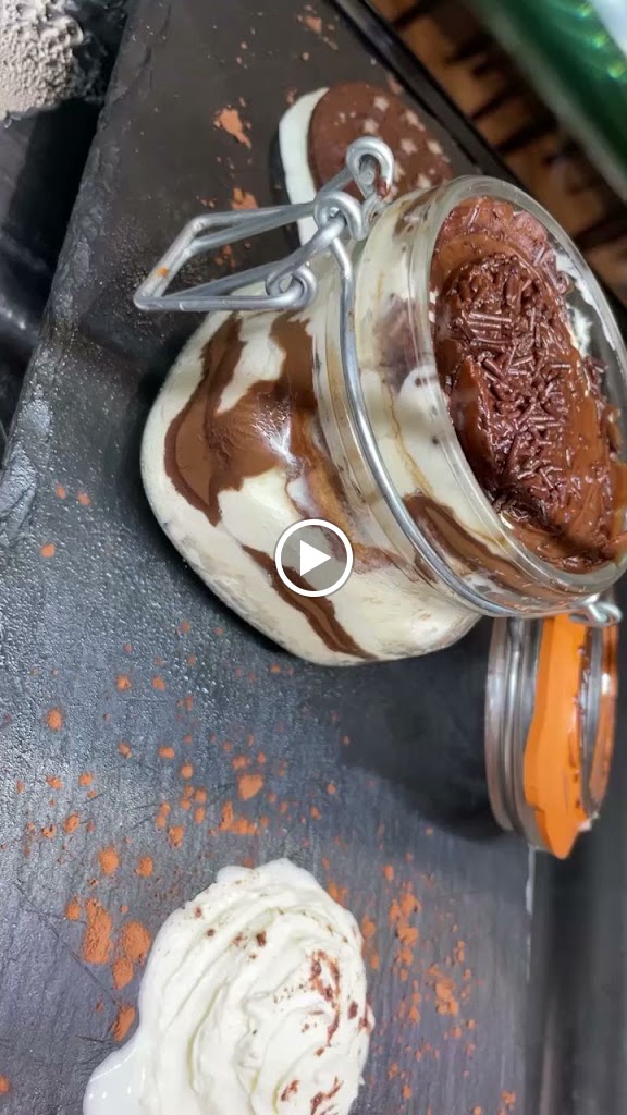 Los Amigos Bar Bodega — Videos