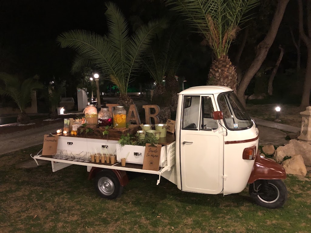 A Tres Ruedas - Alquiler de Food Trucks para eventos — Del propietario