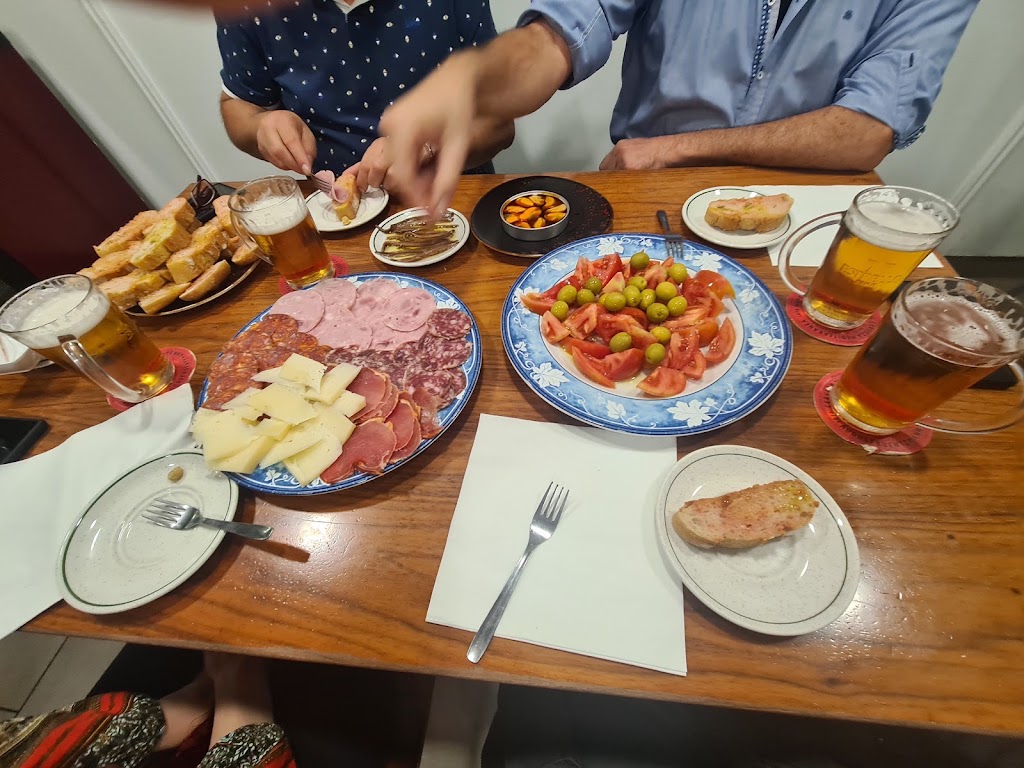 Cafe Bar Passatge — Comida y bebida