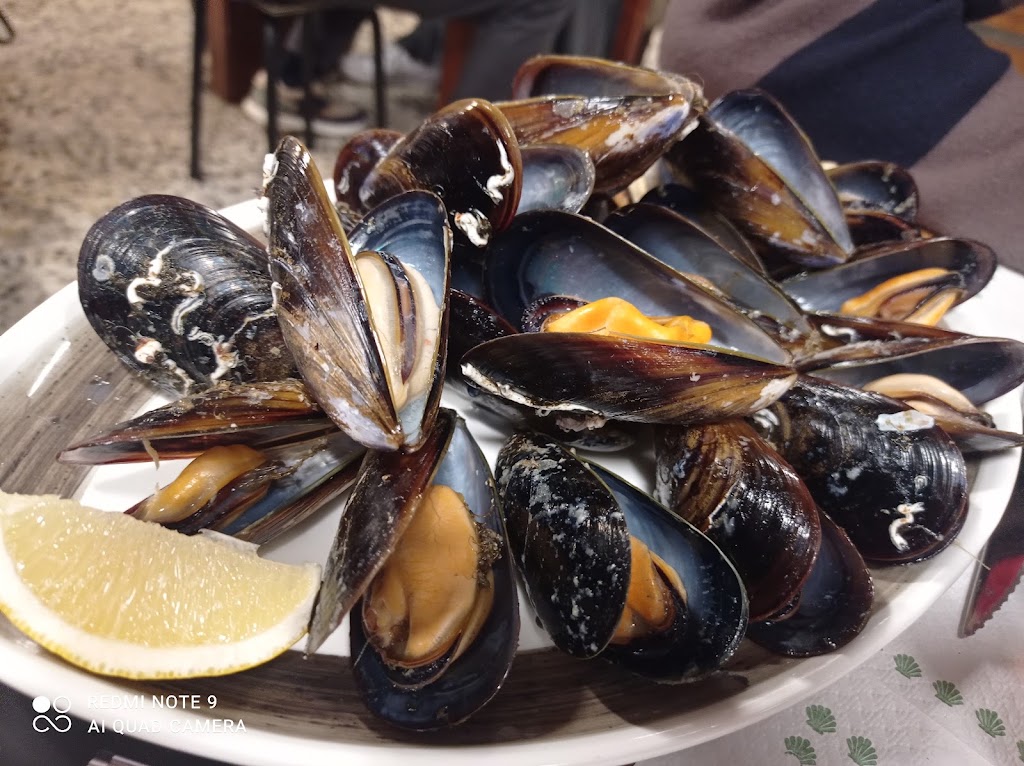 Taberna O Mexillon — Comida y bebida