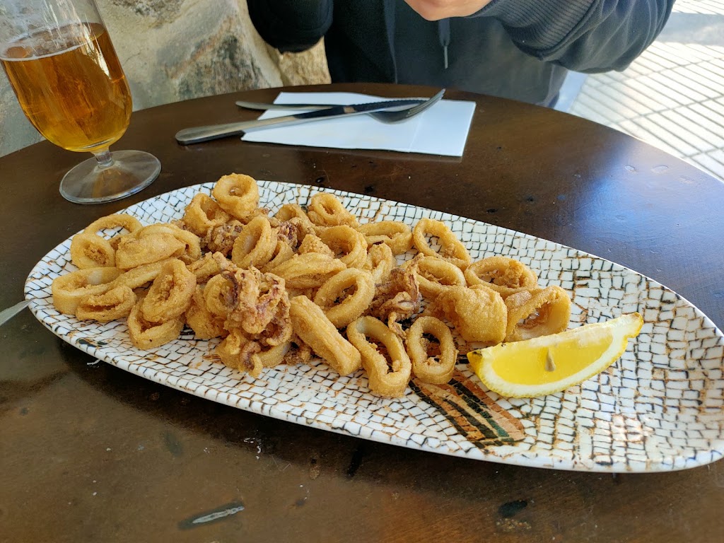 Bar restaurante La Carmela — Comida y bebida
