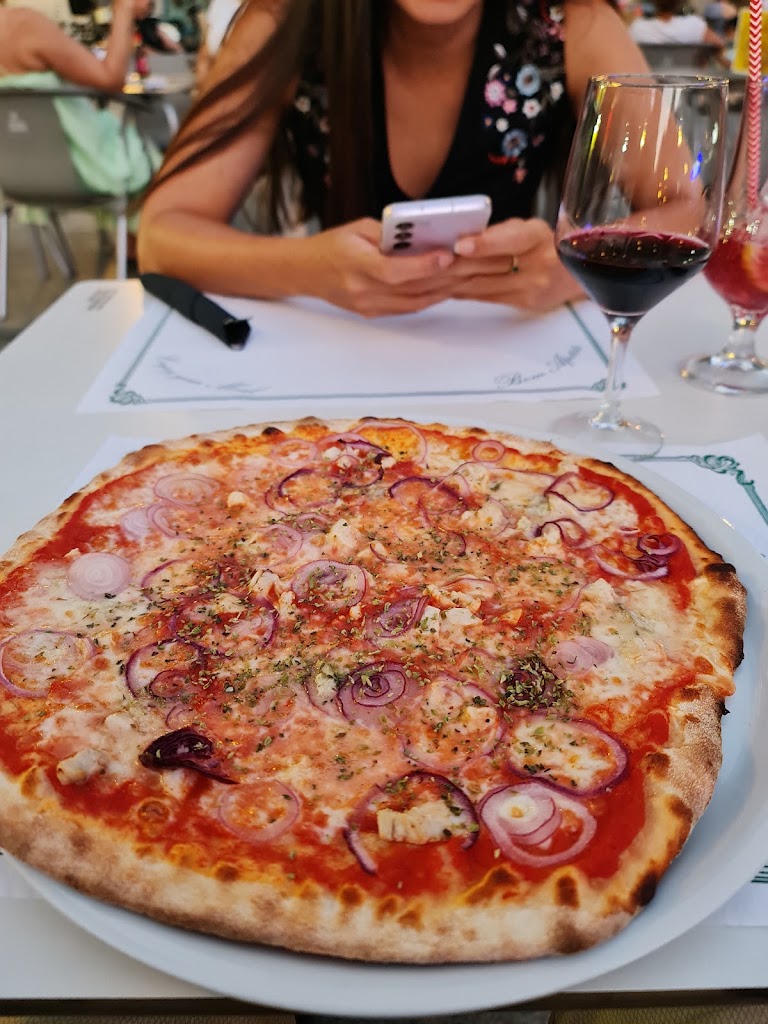 Da Claudio Pizza & Pasta — Comida y bebida