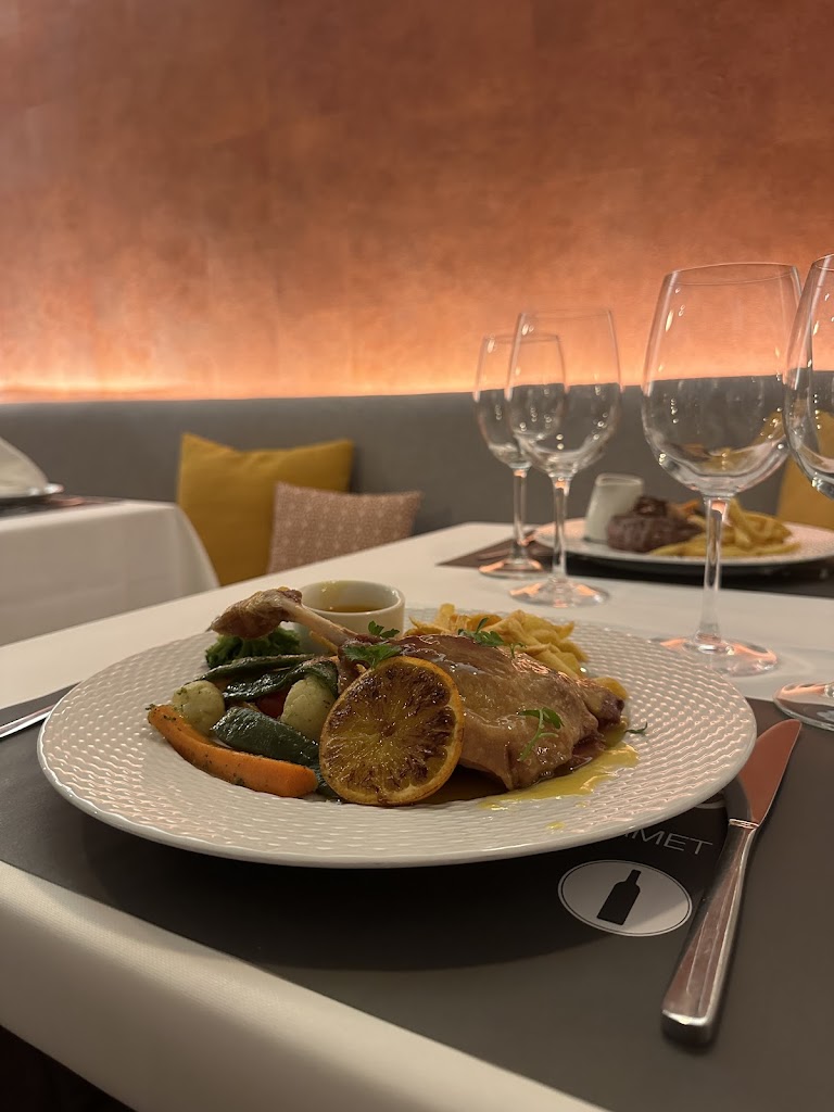 Restaurante L'etiquette — Comida y bebida