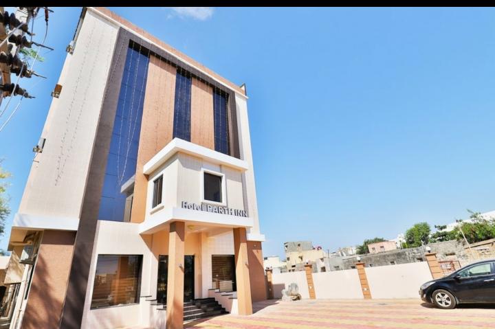 The Sky Comfort Hotel Parth Inn