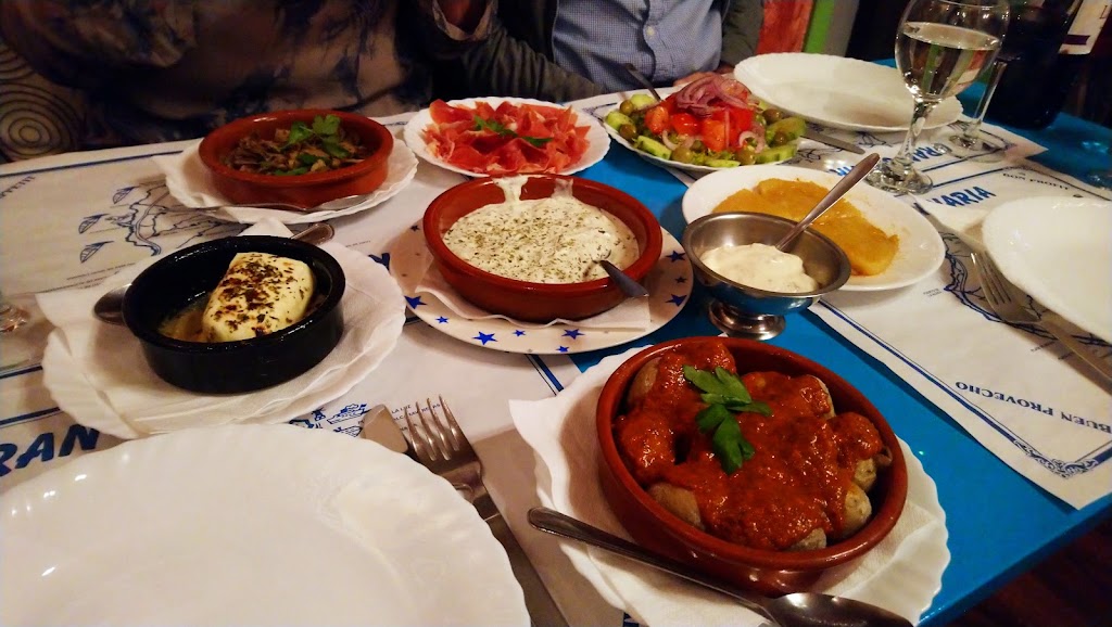 Pica Pica Mezze & Tapas Stories — Comida y bebida