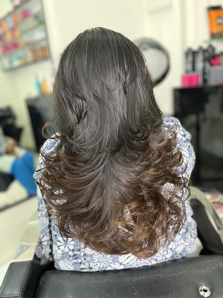 Aaryaa Professional Unisex Salon Karad