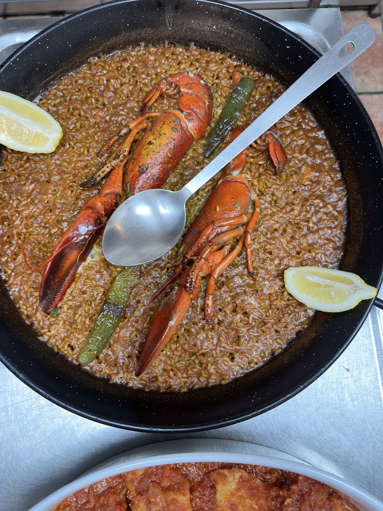 ECUS GASTROBAR — Comida y bebida
