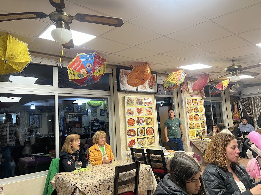 Restaurante Hola India — Ambiente