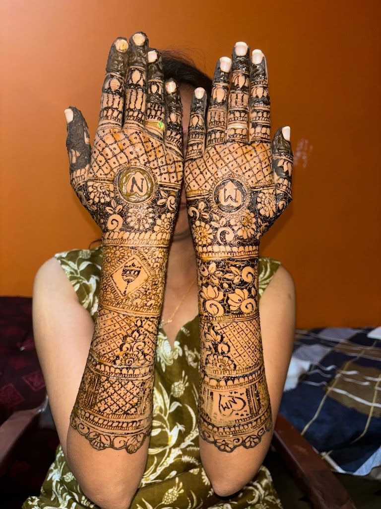 Srushti Beauty Parlour And Makeup Studio