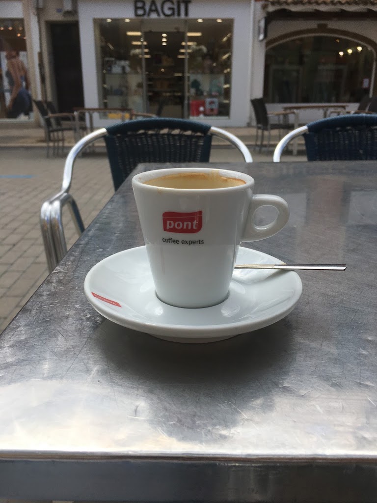 Cafeteria Mon Blau — Comida y bebida