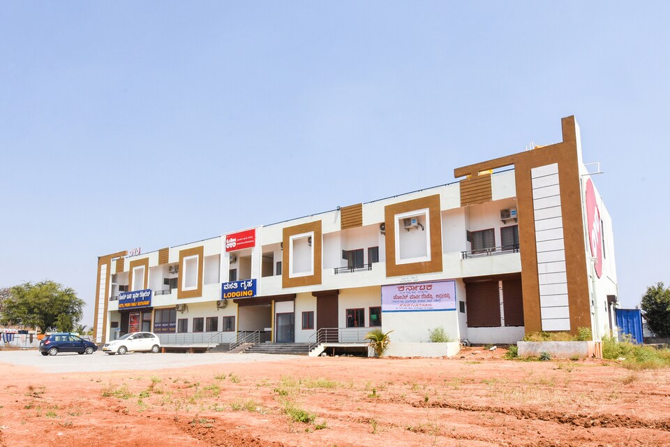 Oyo 70920 Hotel New Poorvi Residency
