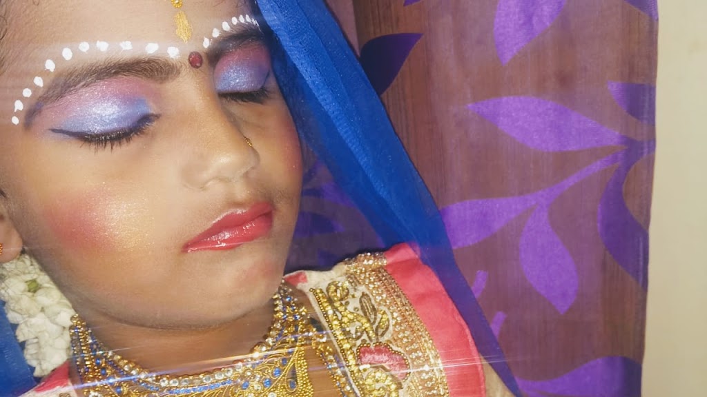 Jeyashri Beauty Parlour And Bridal Makeup Jewel Set