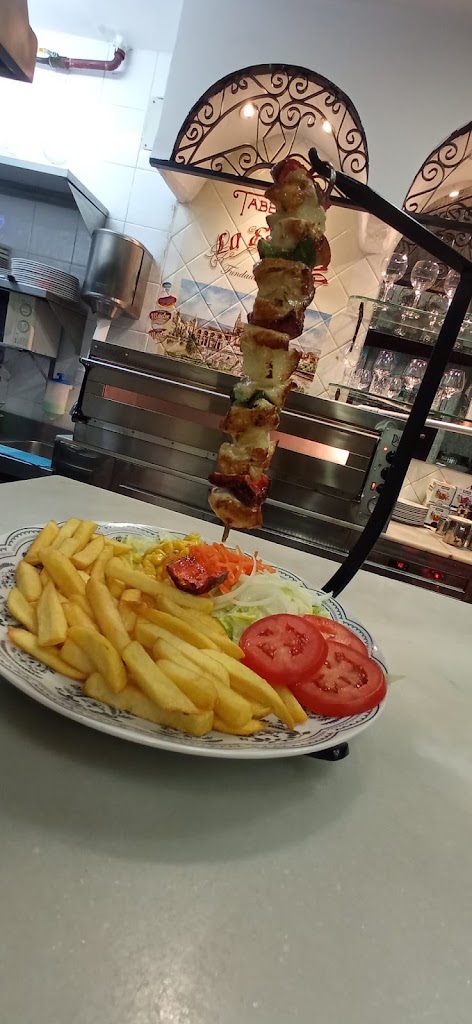 Tabernas La Espanola Pinto — Comida y bebida