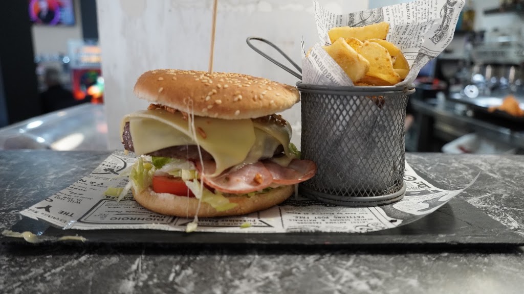 Restaurante Bar Nou Placa — Comida y bebida