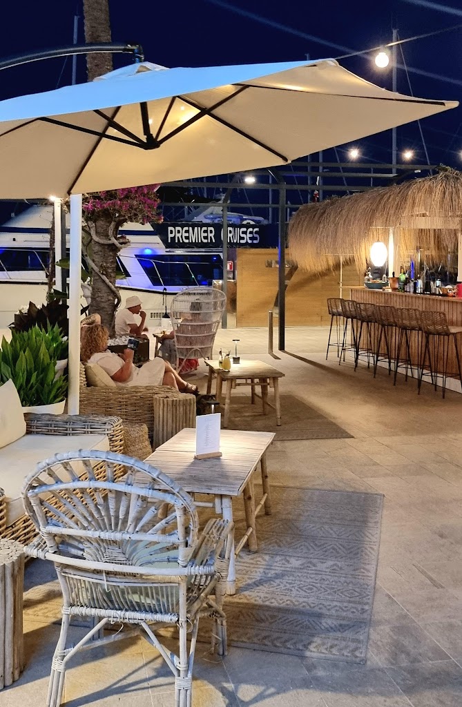 Faro Beach - Cocktail bar & Restaurant