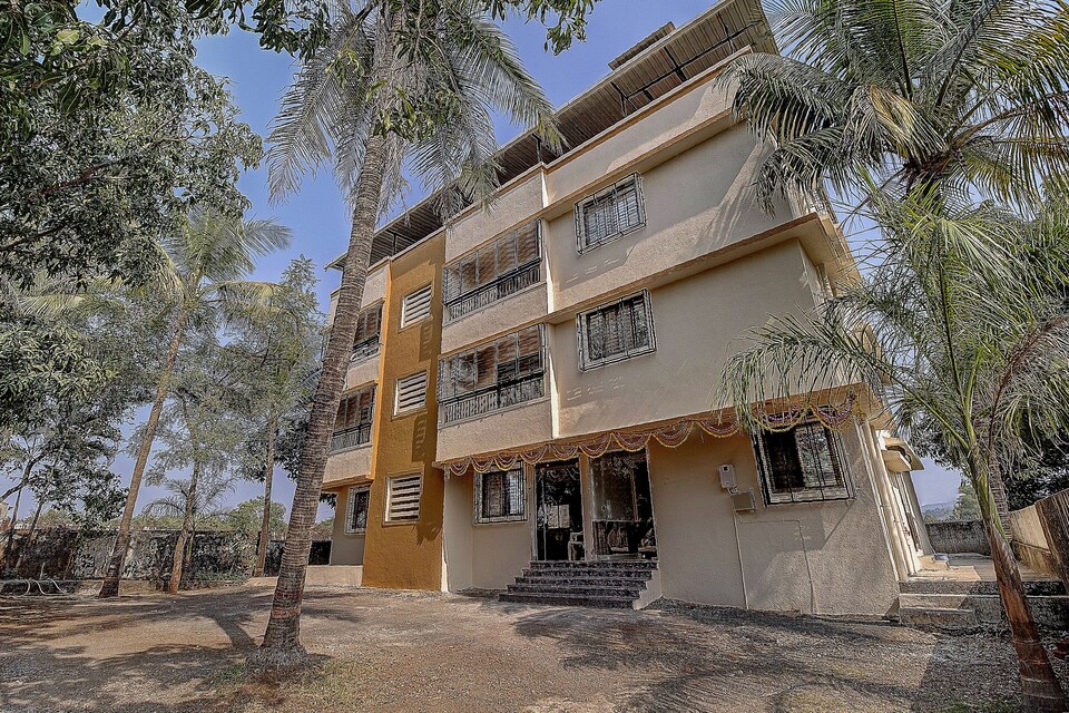 Oyo 77344 Amrai Lodging And Boarding