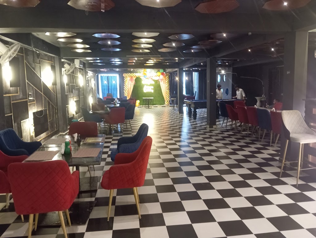 Queen S Club And Restaurant