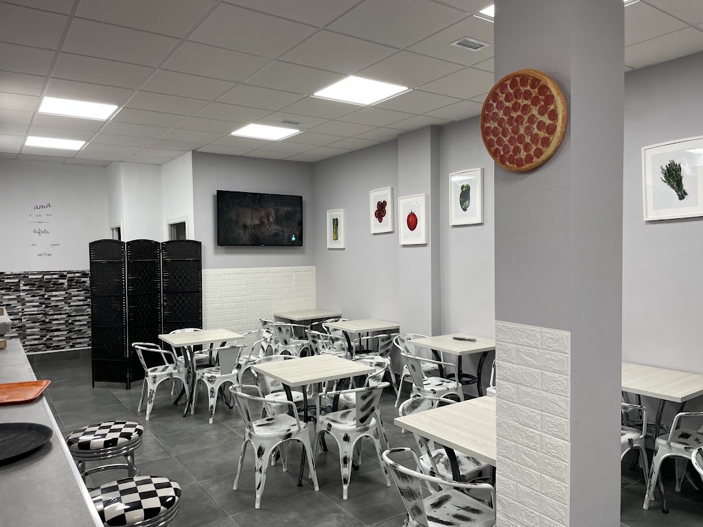 Pizzeria Un Bocado Pio Pio — Ambiente