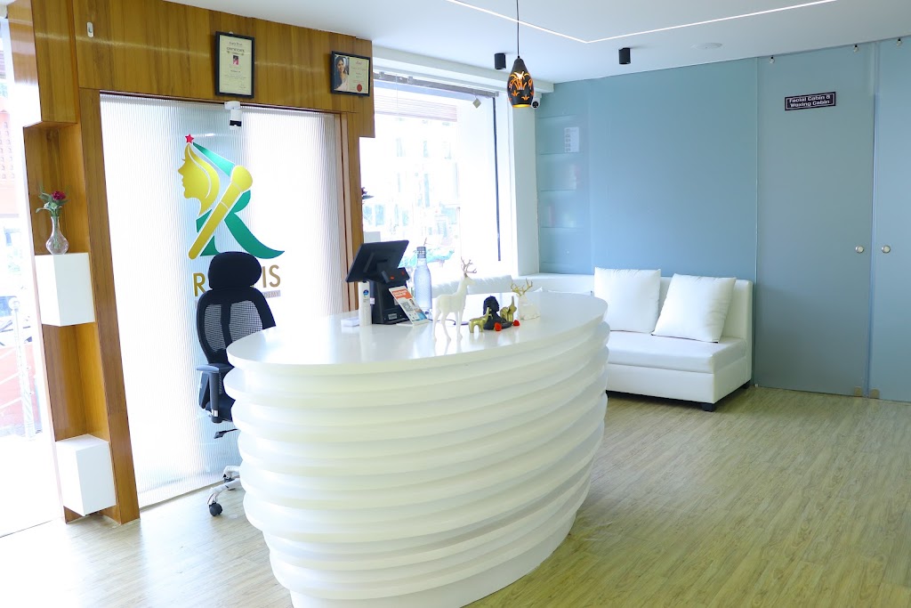 Raavis Makeup Studio Academy And Unisex Salon