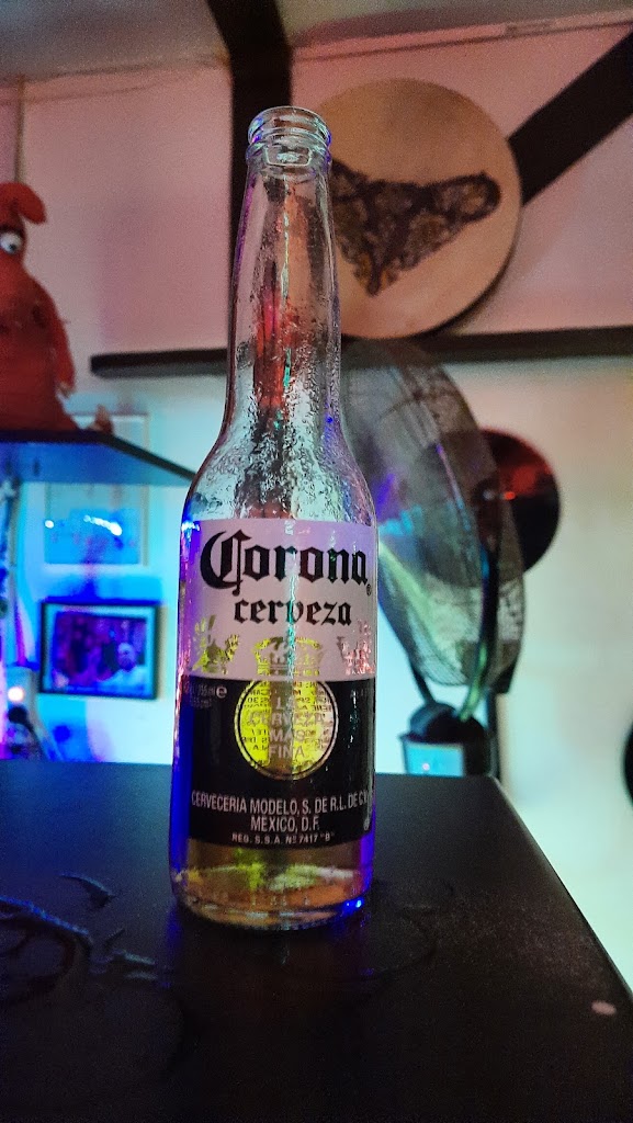 Jimmys Bar — Comida y bebida