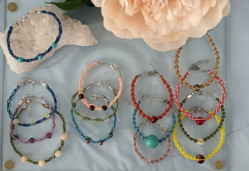 Maria Yolanda Munoz de Bustillo Gallego, Espacio de terapia personal / Creaciones Arco Iris