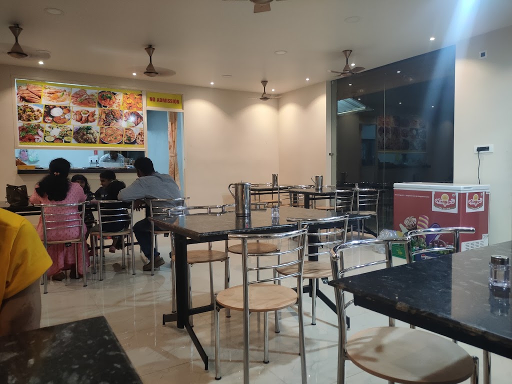 Prakruthi Family Restaurant - Asian restaurant in Murudeshwar