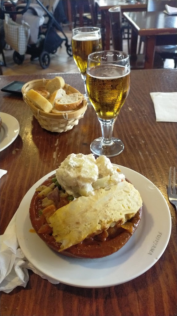 Bar Los Cazadores — Comida y bebida