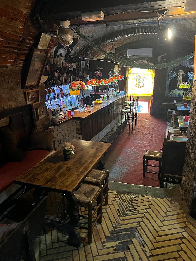 El Castellet — Ambiente