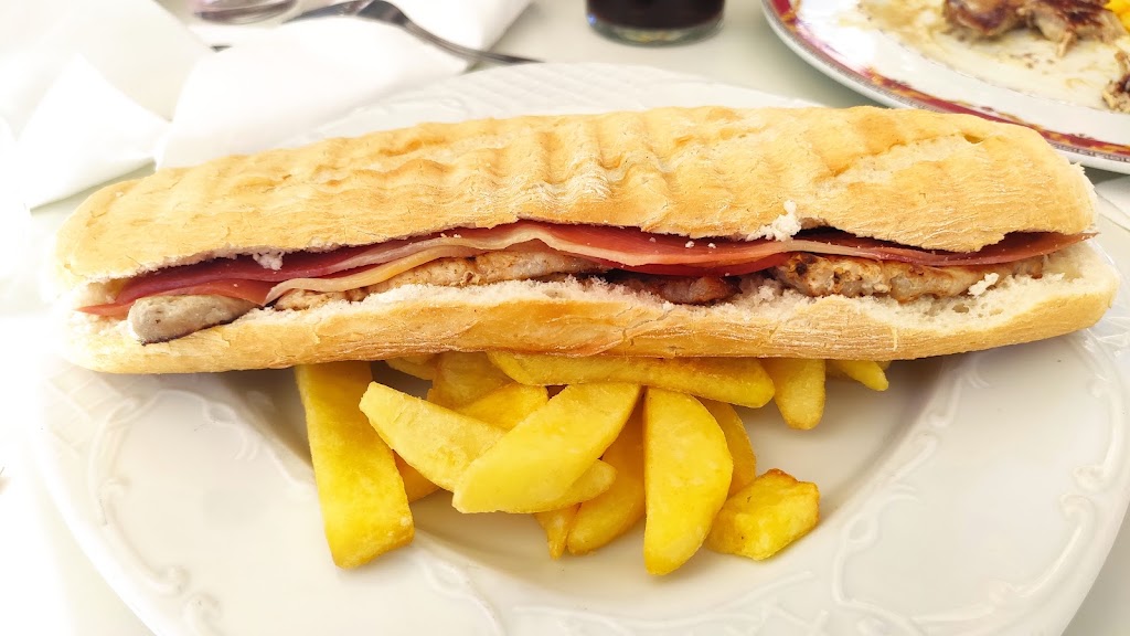 Bar Restaurante Casa Emilio — Comida y bebida