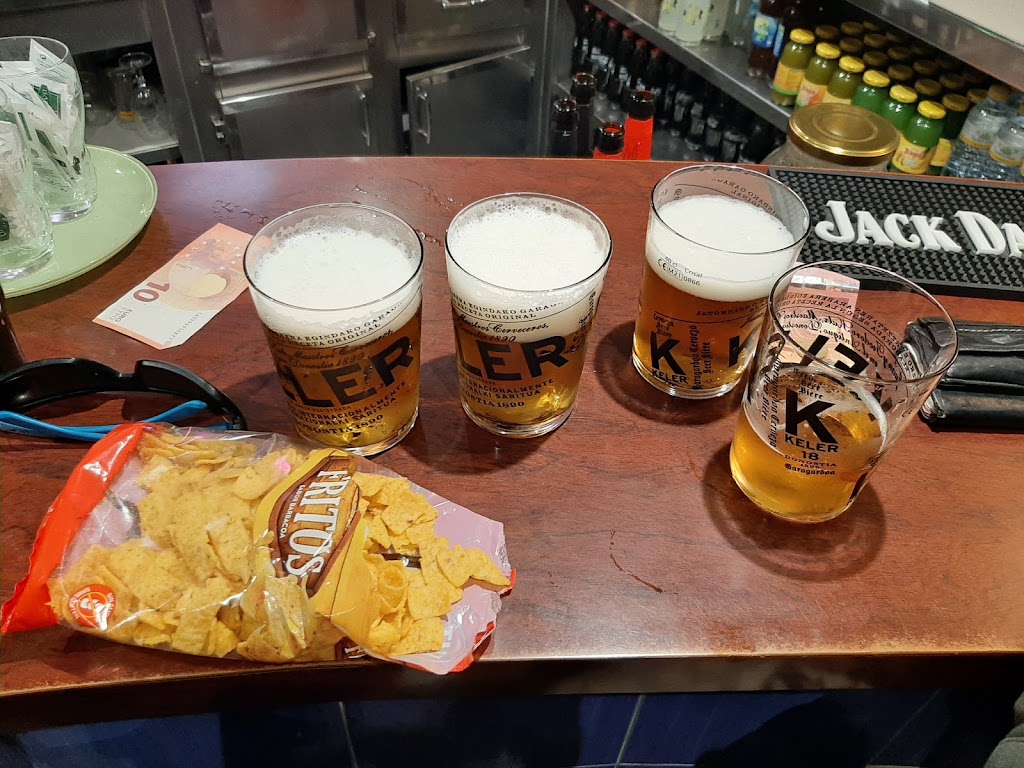 Bar Txiki — Comida y bebida