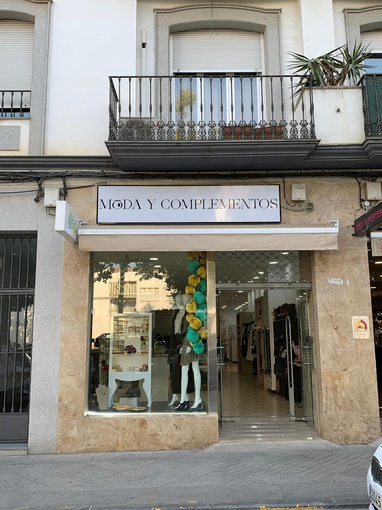 Camaleonica by Justi Ruiz