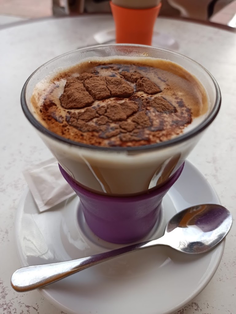 Panaderia El Molino — Comida y bebida