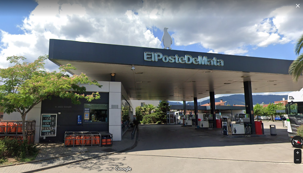 Poste de Mata Estacio de Servei — Exterior