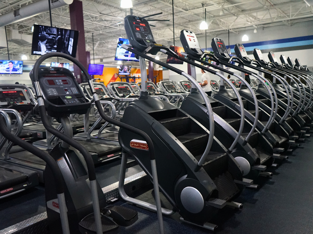  Crunch Fitness - Mason