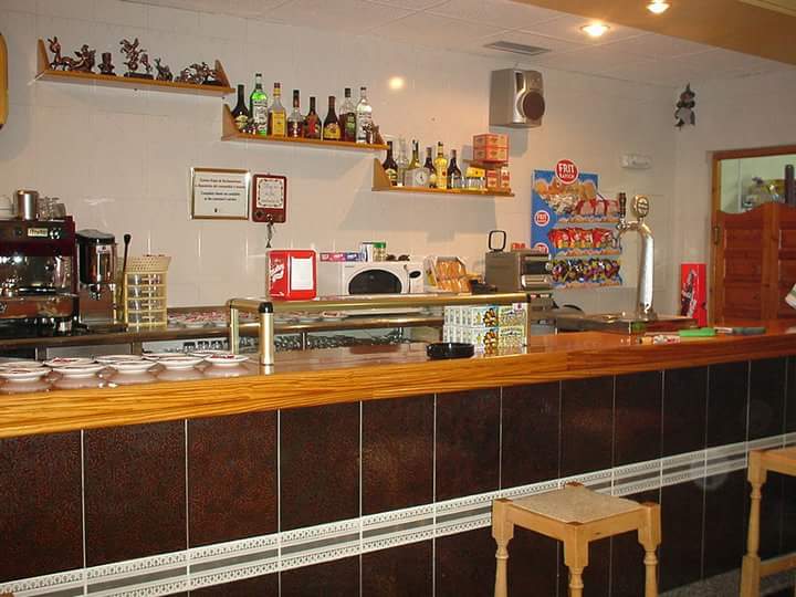 CAFE BAR TONI — Ambiente