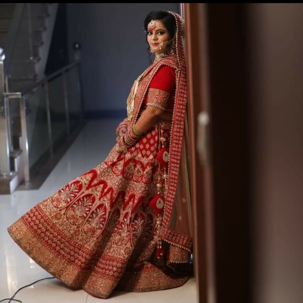 Ishu Makeover Hair Beauty Unisex Salon