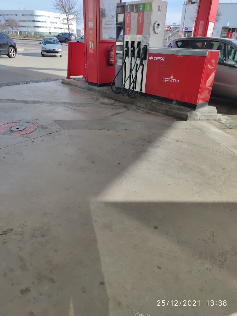 Estacion de servicio Cepsa — Surtidor de combustible