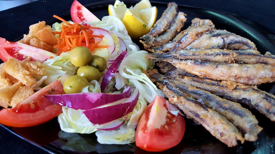 BLACK cafe-bar — Comida y bebida