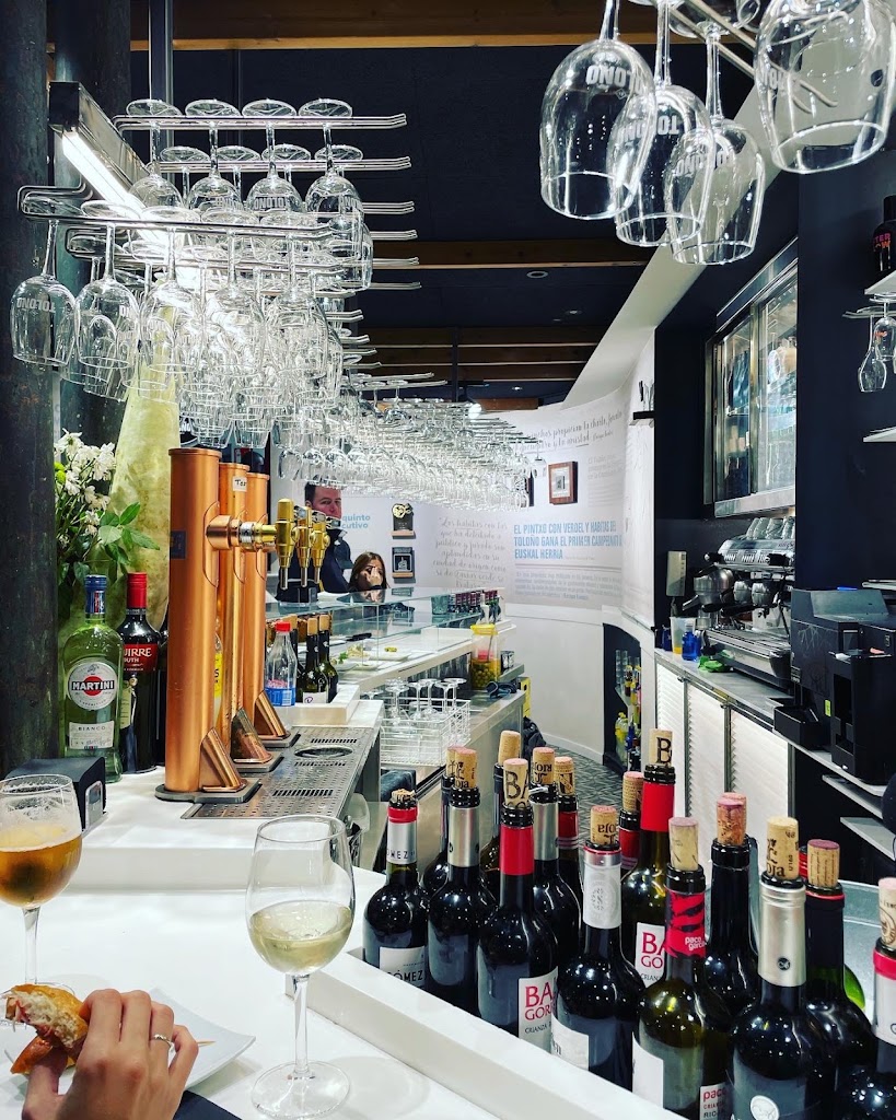 Bar El Tolono — Comida y bebida