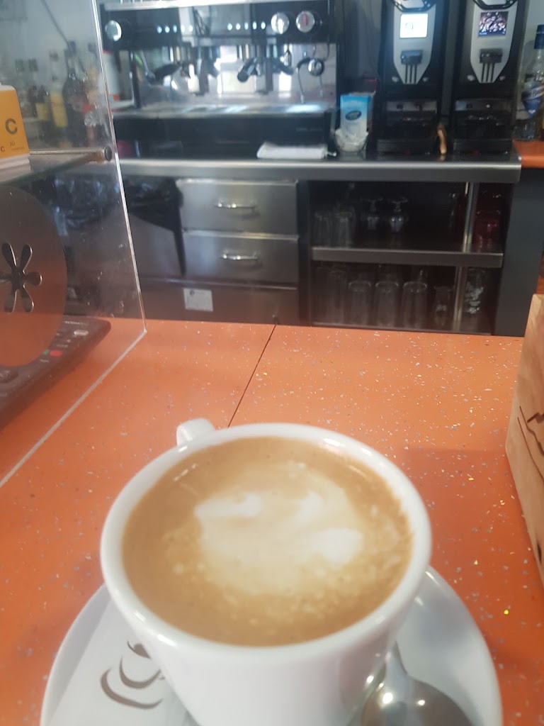 Mediterraneo Cerveceria — Comida y bebida
