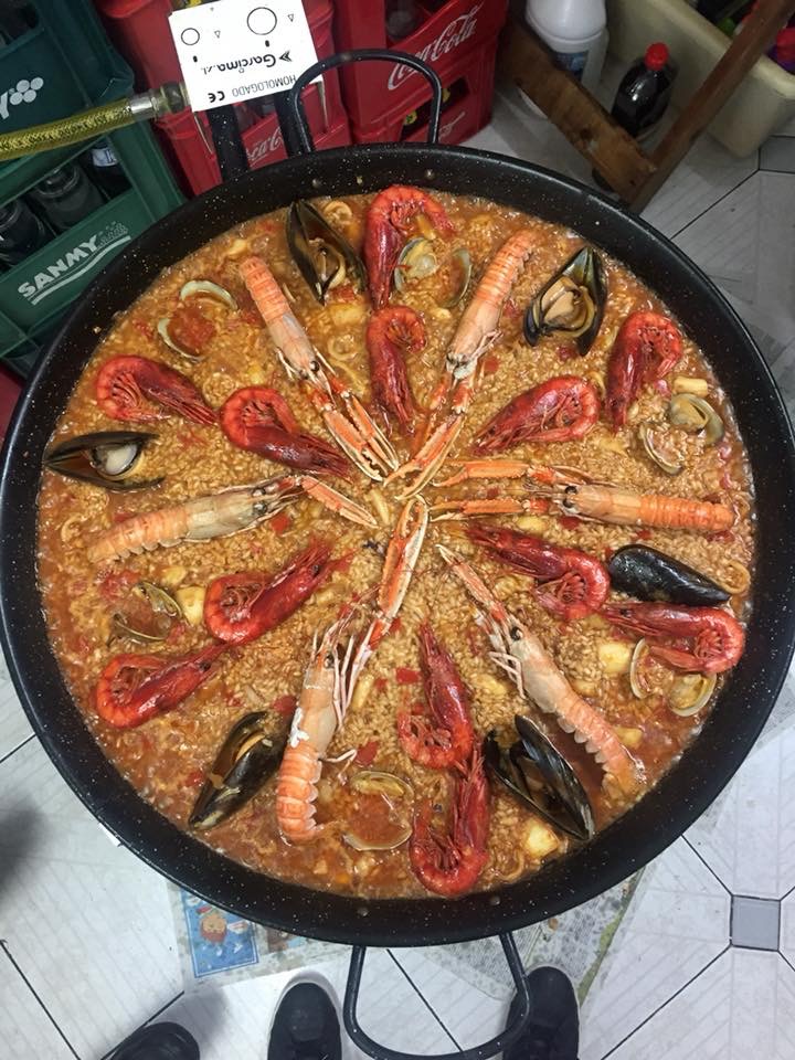 Cafeteria Chesa — Comida y bebida