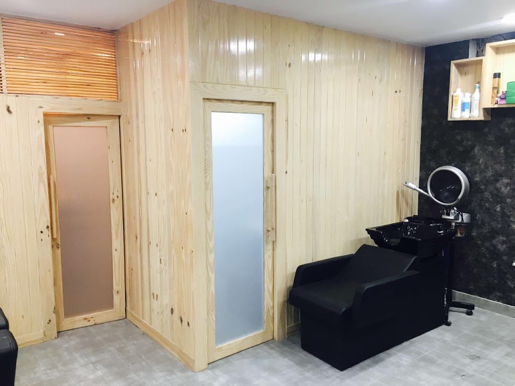 Maintain Beauty Parlour Only For Females