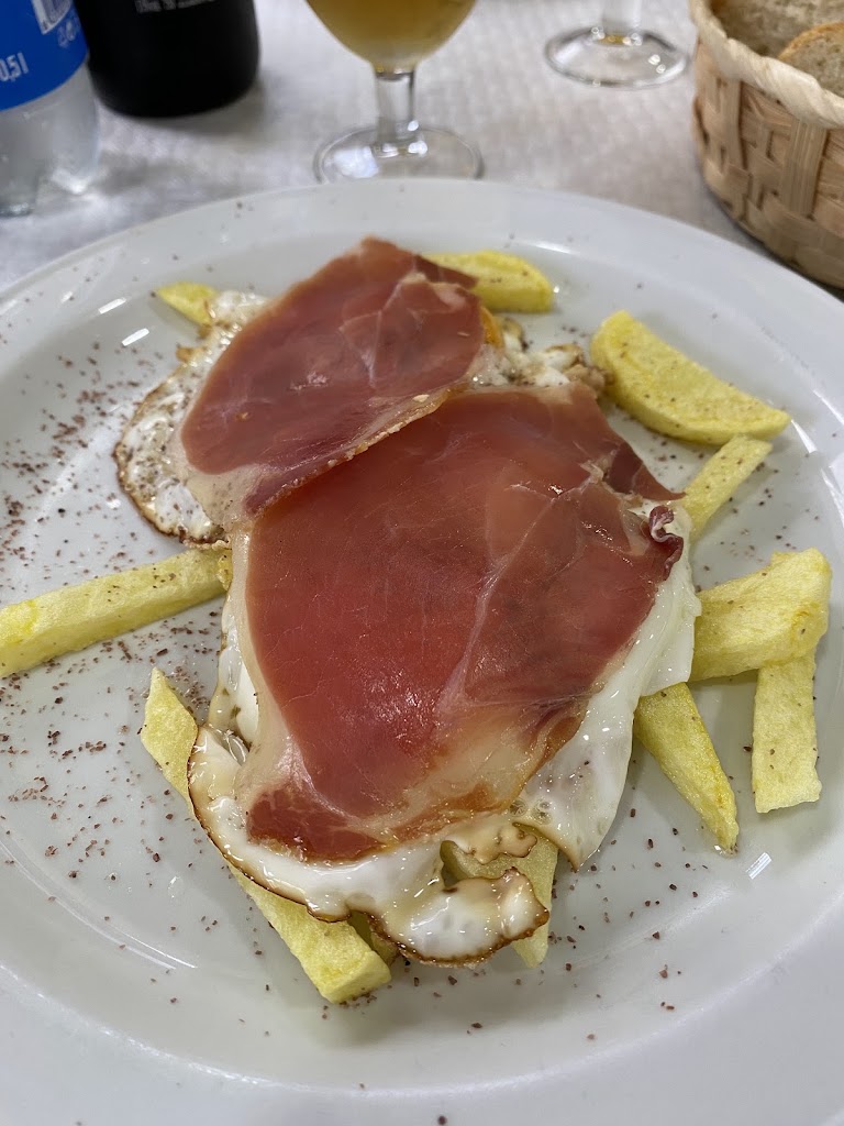Cafe-Bar Tropical — Comida y bebida
