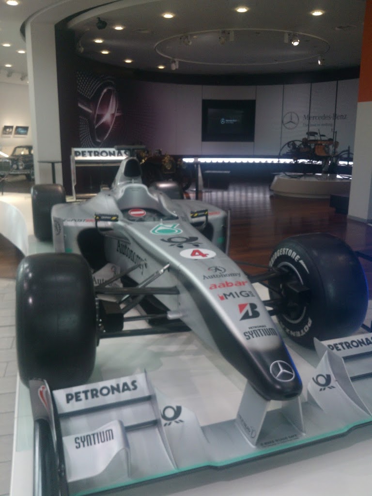 Juan mechanic / The Juan Stop Workshop