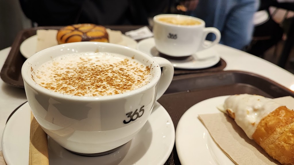 Cafe Central Placa Vella — Comida y bebida
