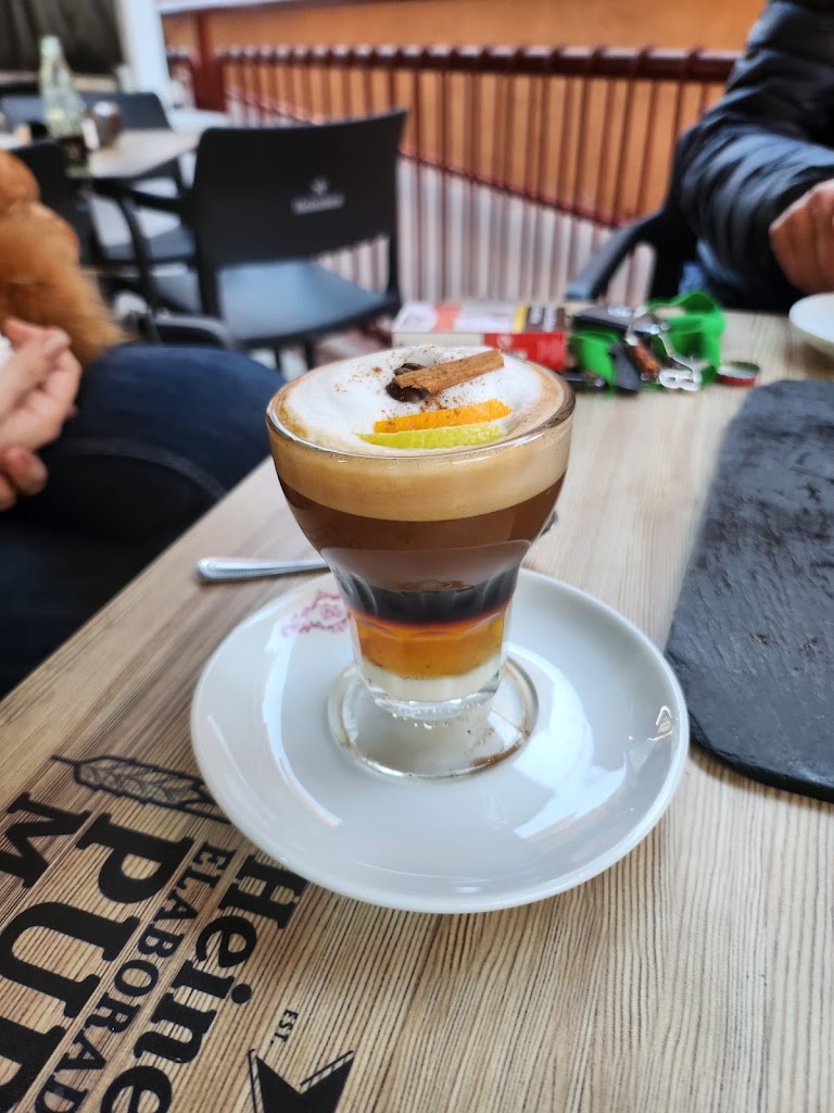 La Vina — Comida y bebida