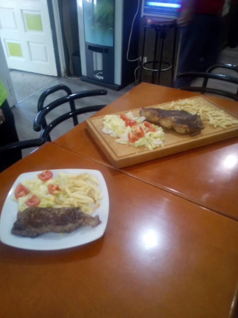 Bar Cafeteria FIDE — Comida y bebida